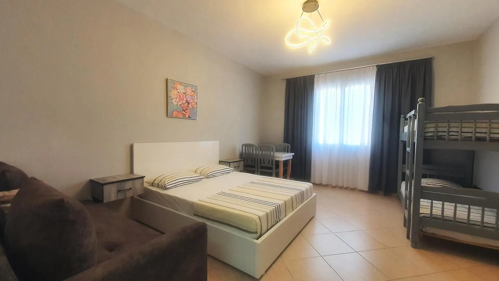Helios Hotel&Hostel elérhetőségei